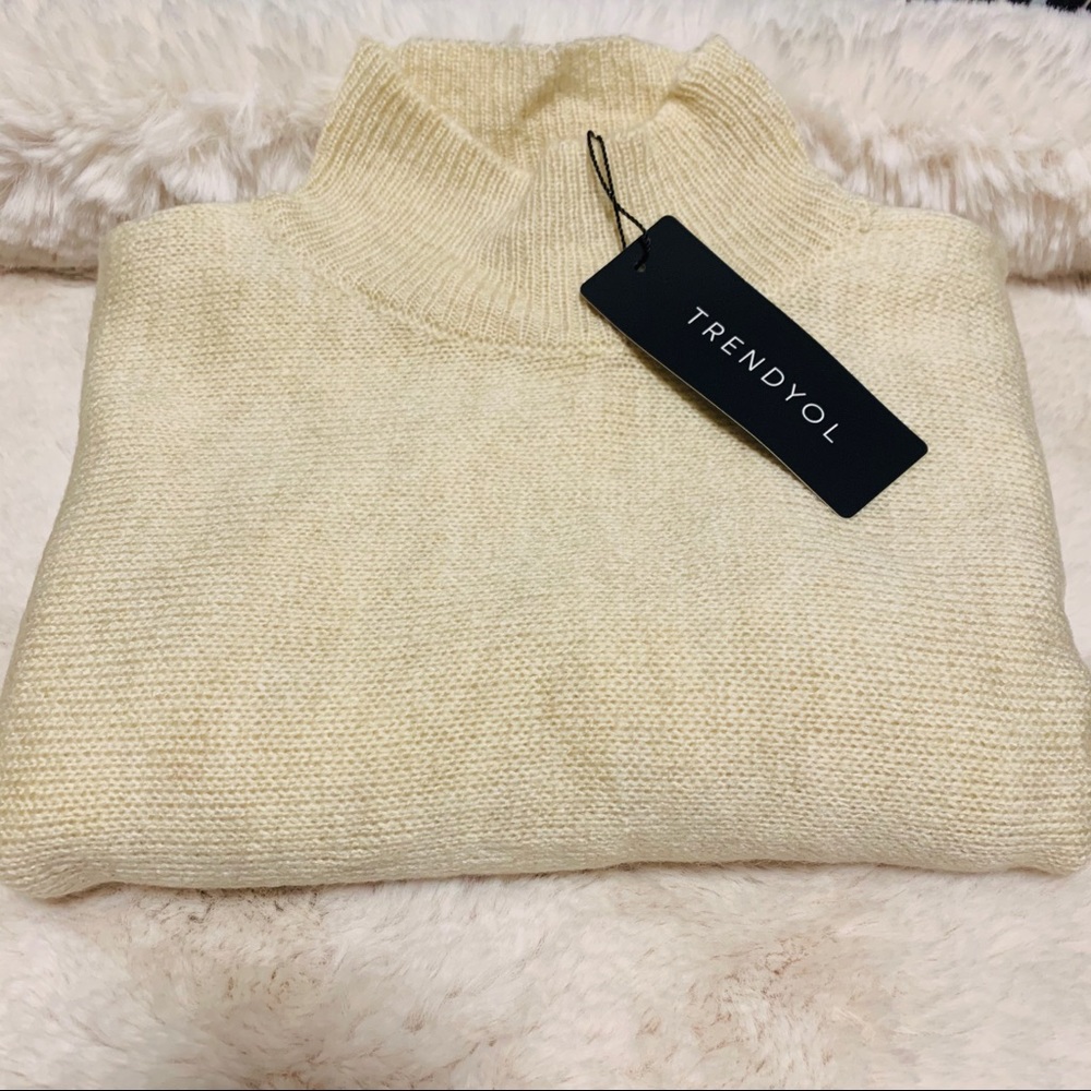 Sweater - Picture 6 of 6